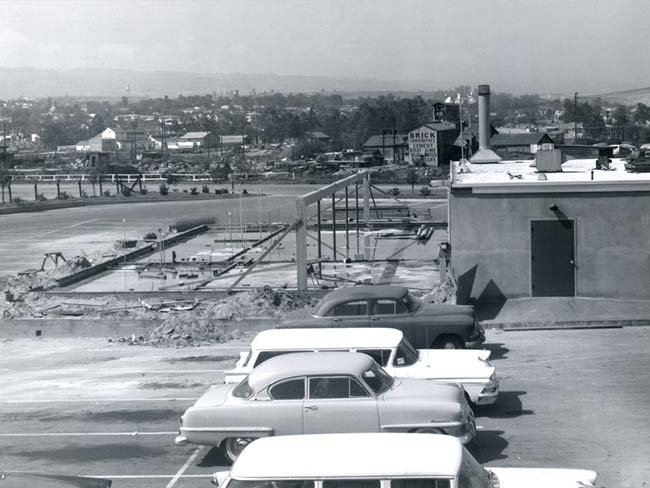 港口城市在建医院,1959年。